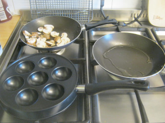 The pan (with bacon pan and vegetarian option pan)